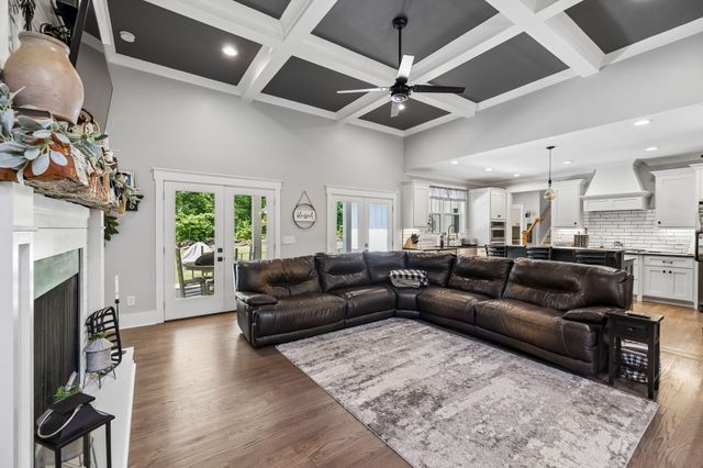 188 Horseshoe Bend Road E, Signal Mountain, TN 37377