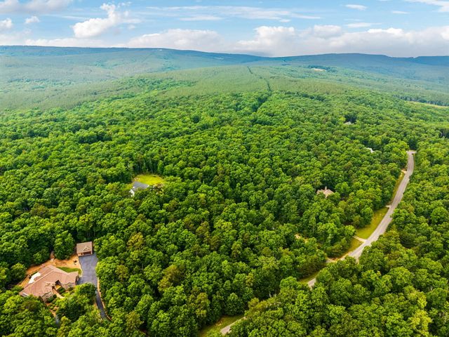188 Horseshoe Bend Road E, Signal Mountain, TN 37377