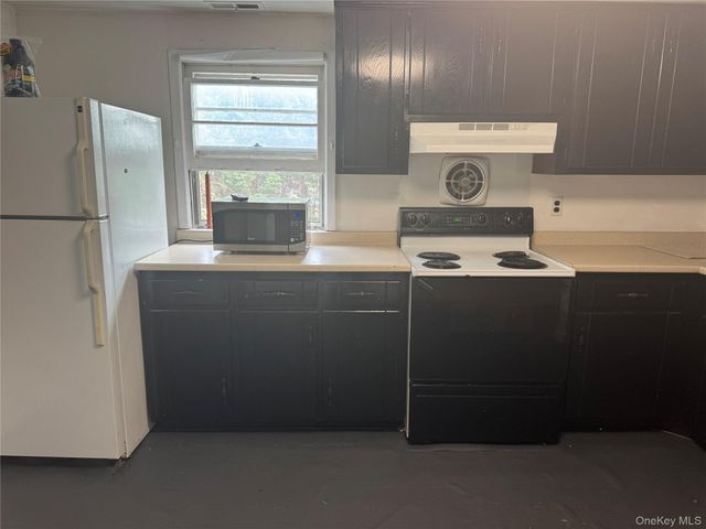 124 Parkdale Drive, North Babylon, NY 11703