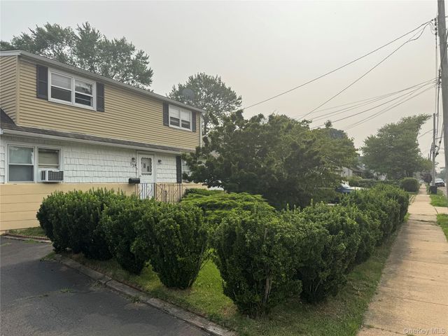 124 Parkdale Drive, North Babylon, NY 11703