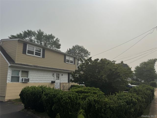 124 Parkdale Drive, North Babylon, NY 11703