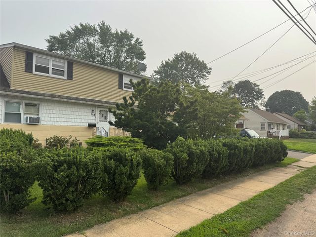 124 Parkdale Drive, North Babylon, NY 11703
