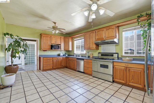 2015 50Th Ave, Oakland, CA 94601