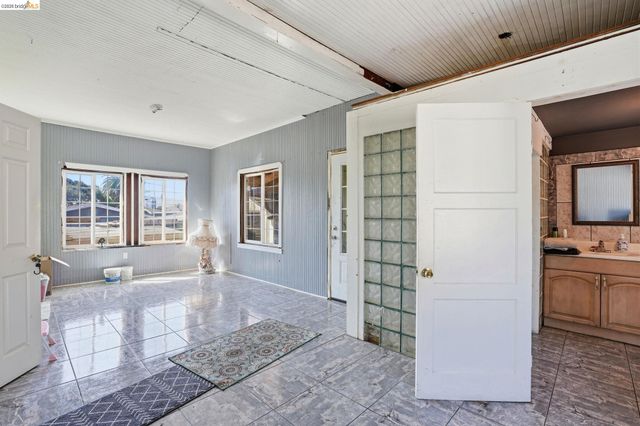 2015 50Th Ave, Oakland, CA 94601