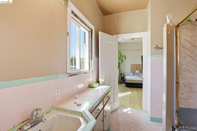 2015 50Th Ave, Oakland, CA 94601