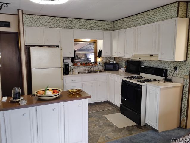 53 Carefree Lane, Cheektowaga, NY 14227