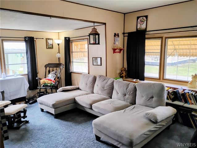 53 Carefree Lane, Cheektowaga, NY 14227