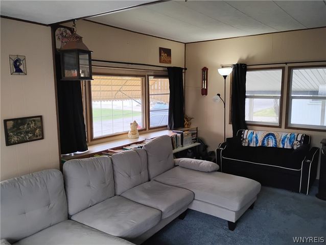 53 Carefree Lane, Cheektowaga, NY 14227