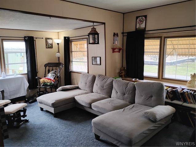 53 Carefree Lane, Cheektowaga, NY 14227