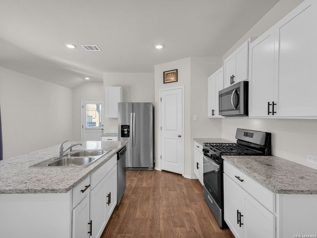 15515 CARDAMOM CV, Von Ormy, TX 78073