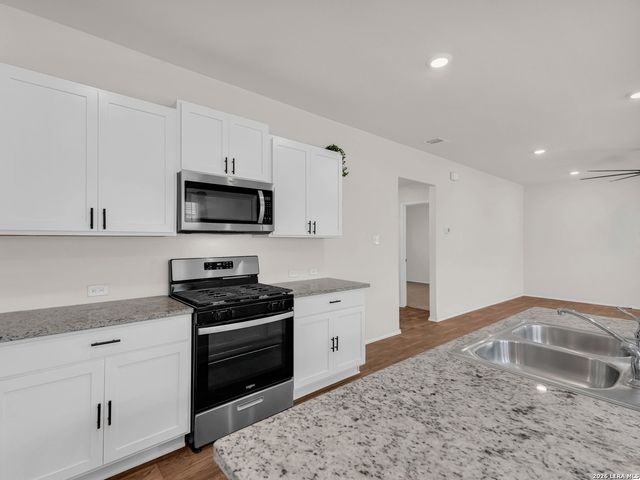 15515 CARDAMOM CV, Von Ormy, TX 78073