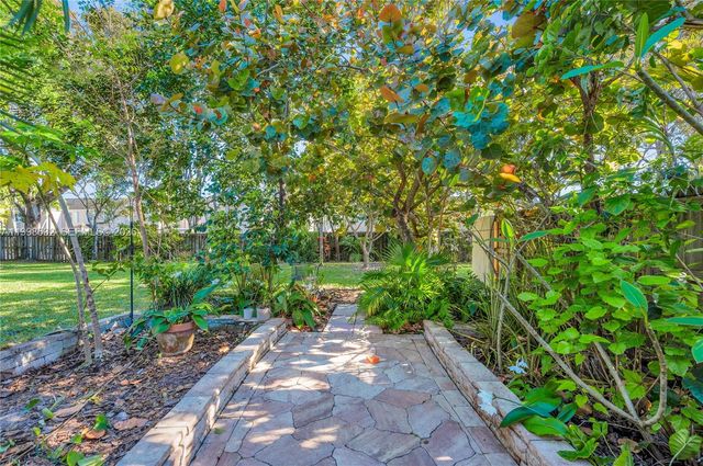 7018 SW 53rd Ln, Miami, FL 33155
