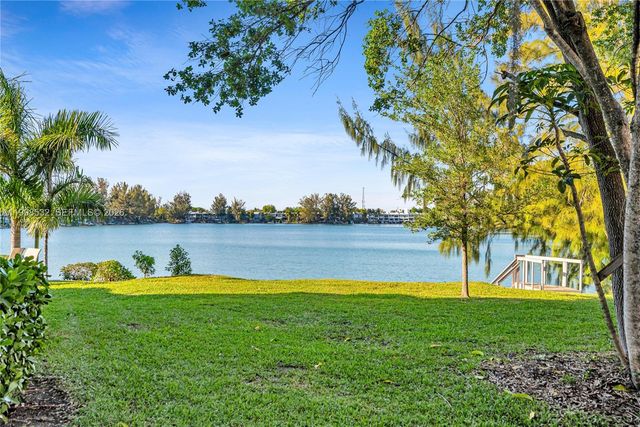 7018 SW 53rd Ln, Miami, FL 33155
