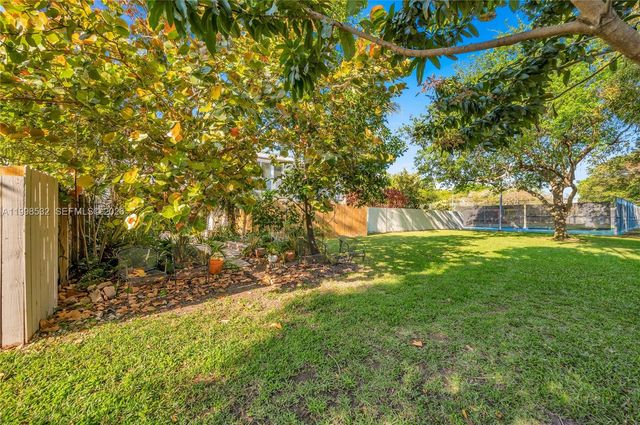 7018 SW 53rd Ln, Miami, FL 33155