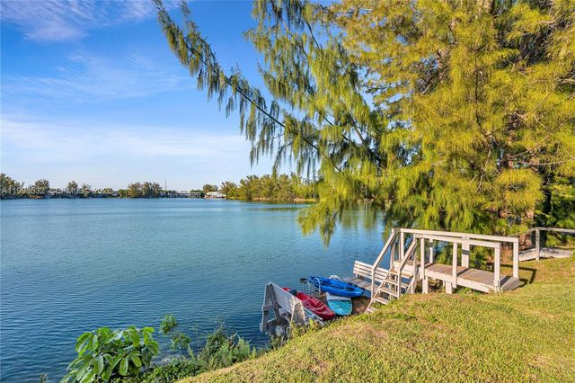 7018 SW 53rd Ln, Miami, FL 33155