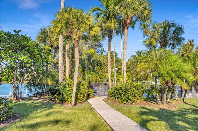 7018 SW 53rd Ln, Miami, FL 33155