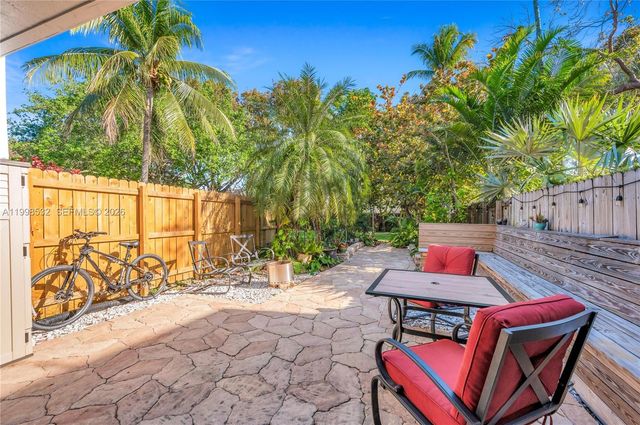 7018 SW 53rd Ln, Miami, FL 33155