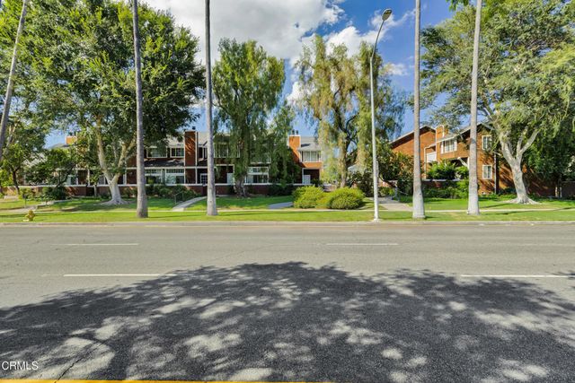 19431 Sherman Way 6, Reseda, CA 91335