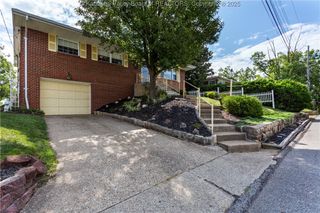 1524 Hilltop Drive, South Charleston, WV 25303