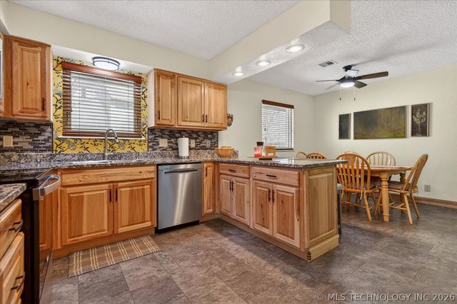 1811 Putnam, Bartlesville, OK 74006