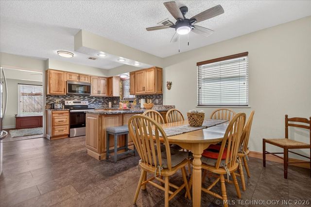 1811 Putnam, Bartlesville, OK 74006