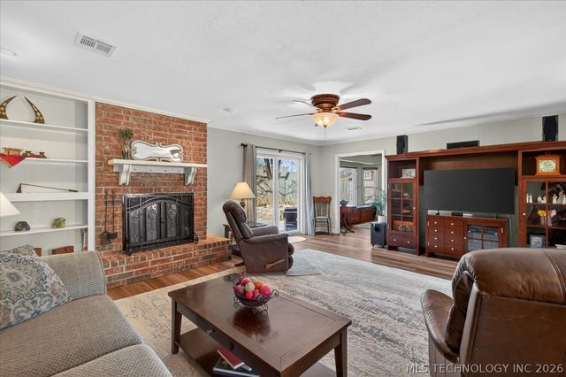 1811 Putnam, Bartlesville, OK 74006