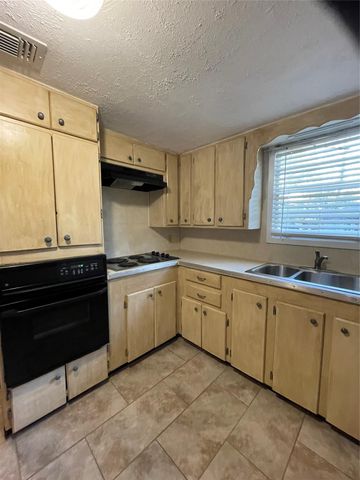 400 Mable Street B, Conroe, TX 77301