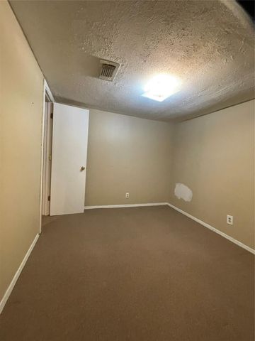 400 Mable Street B, Conroe, TX 77301