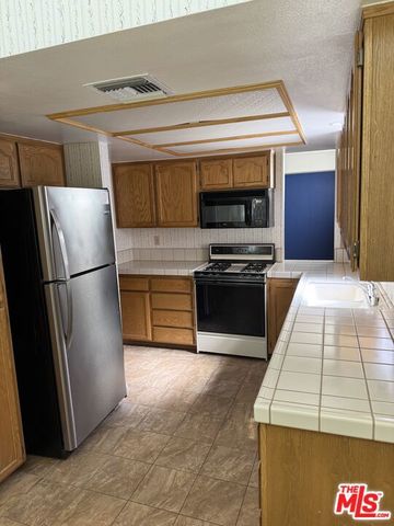 19196 Pine Way, Apple Valley, CA 92308
