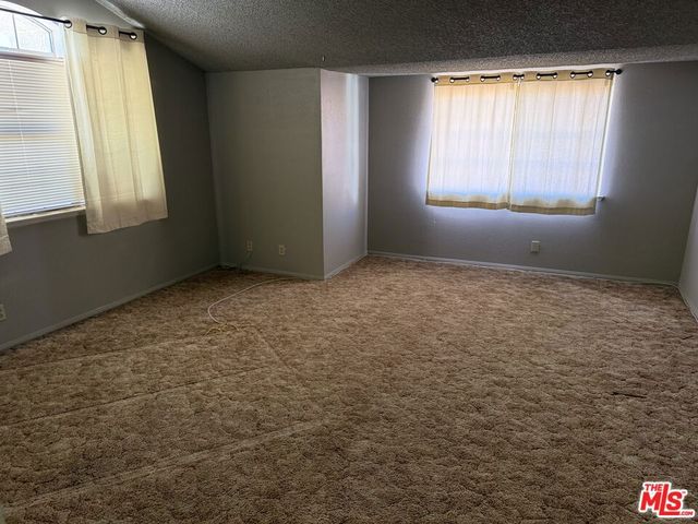19196 Pine Way, Apple Valley, CA 92308