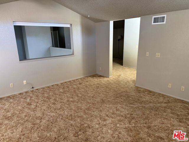 19196 Pine Way, Apple Valley, CA 92308