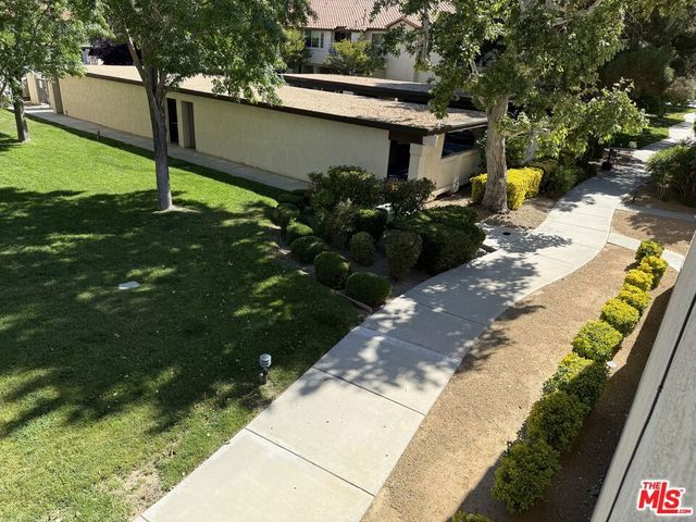 19196 Pine Way, Apple Valley, CA 92308