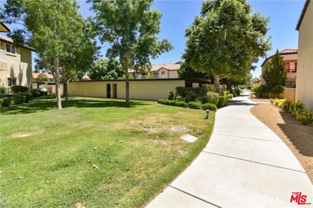 19196 Pine Way, Apple Valley, CA 92308