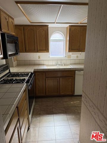 19196 Pine Way, Apple Valley, CA 92308