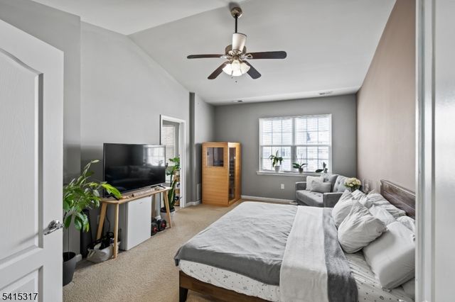 75 Wesmont Dr, Wood-ridge Boro, NJ 07075