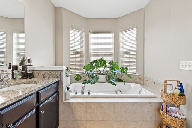 75 Wesmont Dr, Wood-ridge Boro, NJ 07075