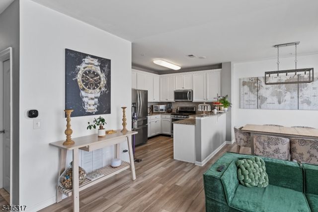 75 Wesmont Dr, Wood-ridge Boro, NJ 07075