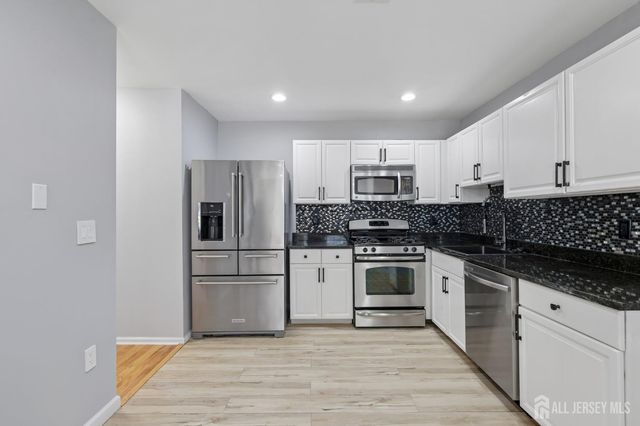 64 Chariot Court, Piscataway, NJ 08854