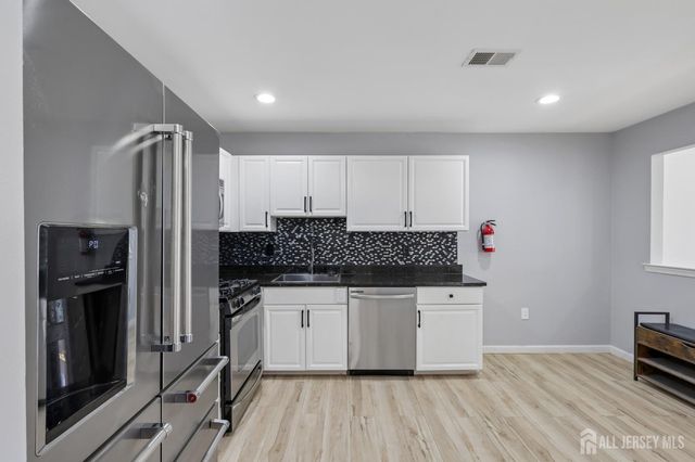 64 Chariot Court, Piscataway, NJ 08854