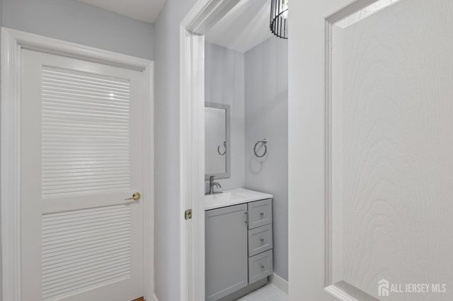 64 Chariot Court, Piscataway, NJ 08854