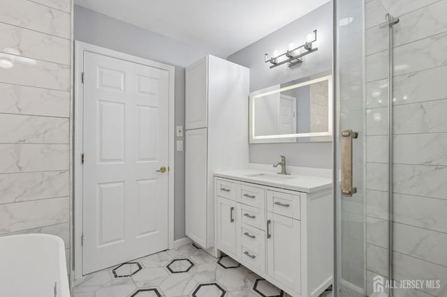 64 Chariot Court, Piscataway, NJ 08854