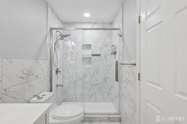 64 Chariot Court, Piscataway, NJ 08854