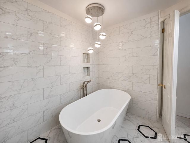 64 Chariot Court, Piscataway, NJ 08854