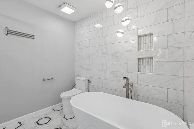 64 Chariot Court, Piscataway, NJ 08854