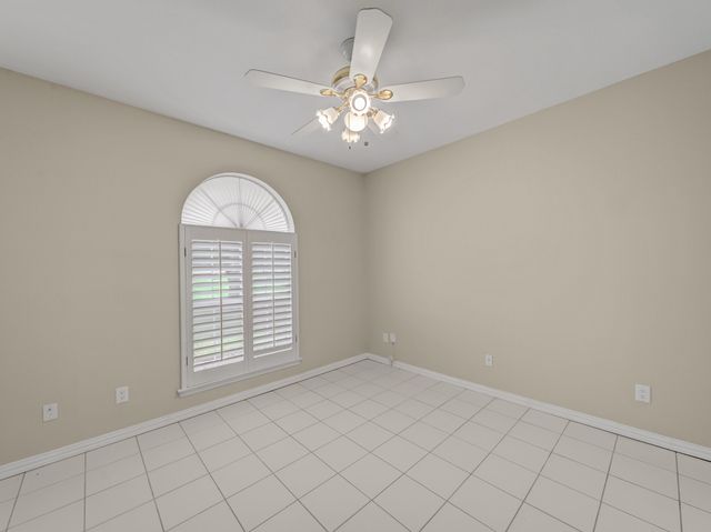 1225 E Remington Park Drive, Talty, TX 75160