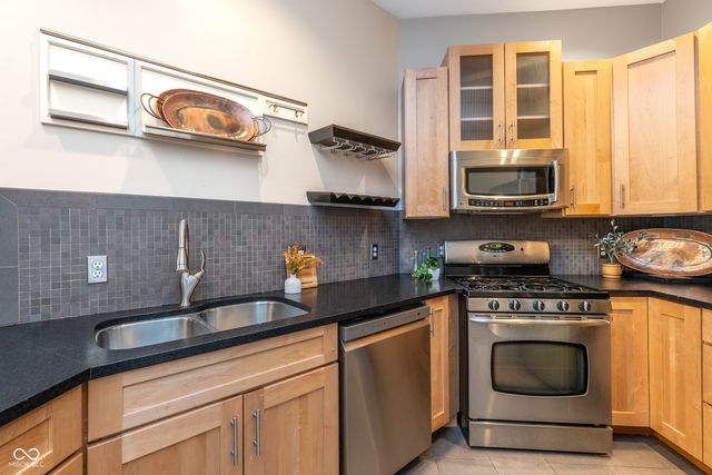 611 N Park Avenue 109, Indianapolis, IN 46204