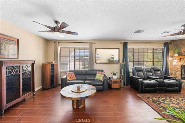 5055 W Avenue K12, Lancaster, CA 93536