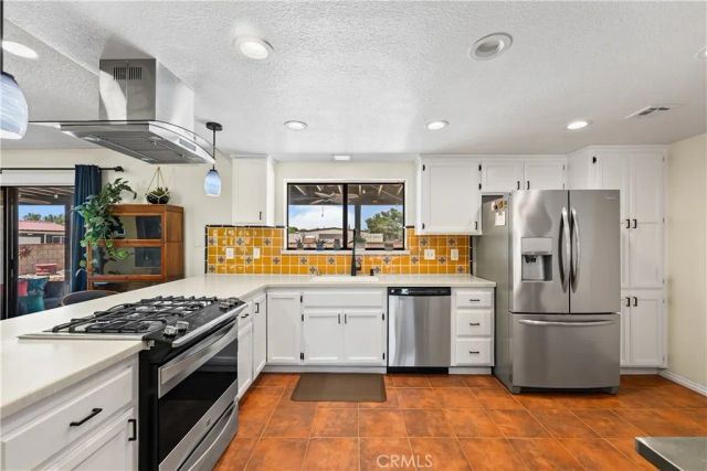 5055 W Avenue K12, Lancaster, CA 93536