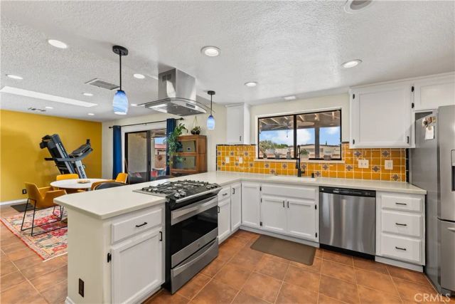 5055 W Avenue K12, Lancaster, CA 93536