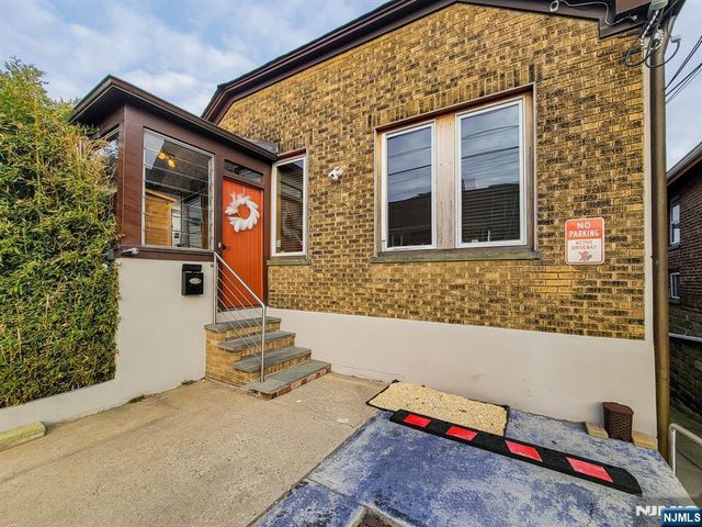 152 Pine Street, Cliffside Park, NJ 07010